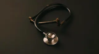 İsrail, Filistinli Doktor E.S.'nin İdari Gözaltı Süresini Uzattı