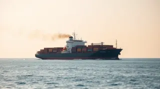 Katar açıklarında yük gemisine saldırı: Yangın çıktı, can kaybı yok