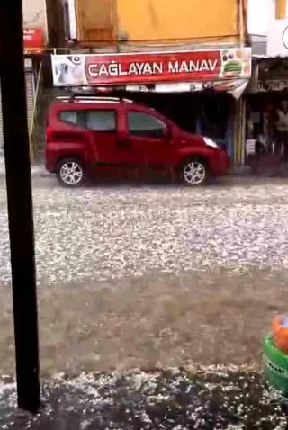 Ankara'da Dolu Yağışı Hayatı Olumsuz Etkiledi