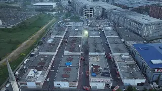 Başakşehir'de Kolonya İmalathanesinde Yangın: 1 İtfaiye Eri Yaralandı, Çok Sayıda İş Yeri Zarar Gördü