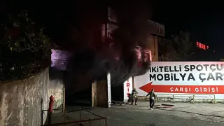 Başakşehir'deki İş Yerinde Yangın: İtfaiye Ekipleri Müdahale Ediyor