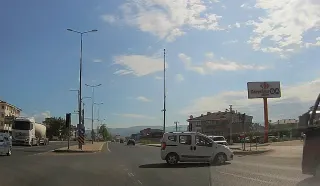 Düzce'de Hafif Ticari Araç ile Halk Otobüsü Çarpıştı