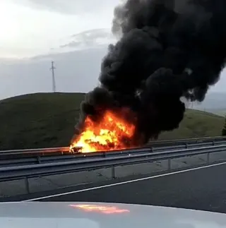 Elazığ'da Seyir Halindeki Otomobil Alev Aldı