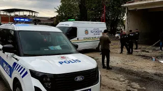 Elektrik direğinden düşen hurdacı hayatını kaybetti