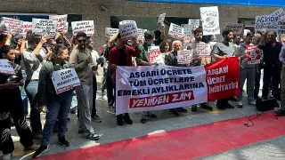 Emekçiler ve Emekliler Zam Talebiyle Eylemde: "Ara Zam Gündemimizde Yok" Açıklamasına Tepki