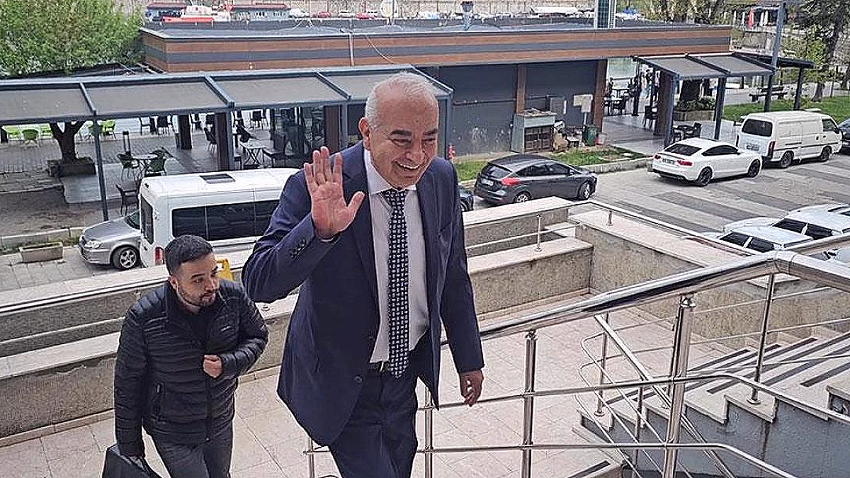 Eski Devrek Belediye Başkanı Ç.B. ve 29 kişi hakkında yolsuzluk davası: Yargılama başladı