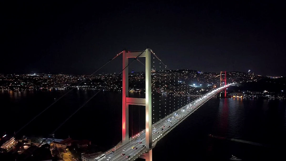 Galatasaray'ın 26. Şampiyonluğu 15 Temmuz Şehitler Köprüsü'nde Kutlandı