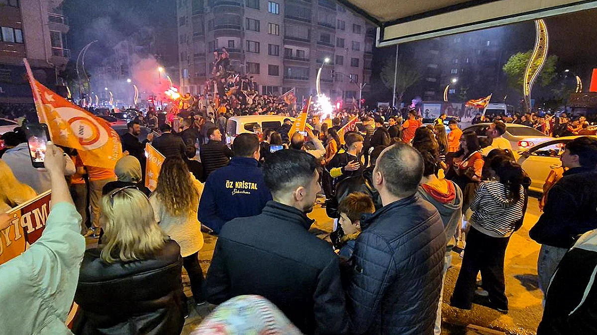 Galatasaray'ın Şampiyonluğu Afyonkarahisar'da Coşkuyla Kutlandı