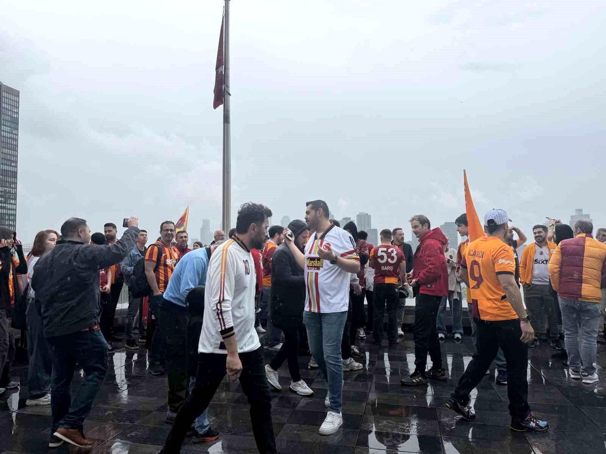 Galatasaray'ın Şampiyonluğu New York'ta Taraftarlarca Kutlandı