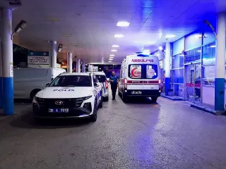 İzmir'de Top Kapma Anında Servis Aracının Altında Kalan 6 Yaşındaki Çocuk Hayatını Kaybetti