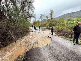 Karabük'te Sağanak ve Dolu Nedeniyle Su Taşkınları: 3 Kişi Kurtarıldı