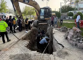 Konya'da Göçük Altında Kalan 2 İşçi Kurtarıldı