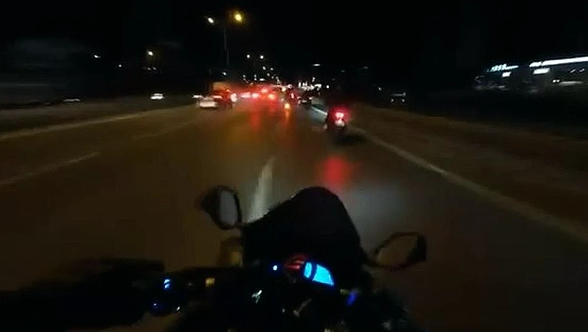 Maltepe D-100 Karayolu'nda Trafik Kazası: Otomobil Devrildi, Sürücü Yaralandı