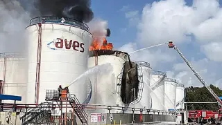 Mersin'deki Yakıt Tankı Yangını Kontrol Altına Alındı