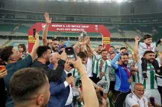 Muğlaspor, penaltılarla 1. Lig'e yükseldi