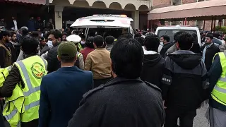 Pakistan'da Pazar Yerinde Patlama: 9 Ölü, 2'si Polis