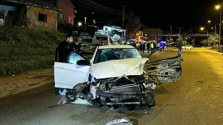 Park Halindeki Çekiciye Çarpan Otomobilde 1 Kişi Öldü, 1 Kişi Yaralandı