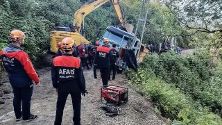 Rize'de Geriye Kayıp Kamyondan Atlayan Sürücü Hayatını Kaybetti