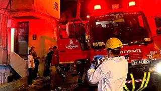 Sakarya'da 3 Katlı Binada Yangın: 4 Yaralı