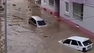 Samsun'da Sağanak Sel Oldu, Hayat Durdu