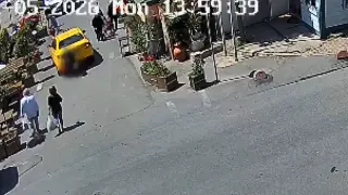 Şişli'de Geri Manevra Yapan Taksi Kadına Çarptı