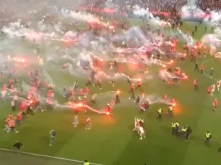 Slavia Prag-Sparta Prag derbisinde olaylar: Maç yarıda kaldı