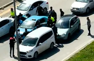 Taksiciyi rehin alıp polisle çatışan şahıs yakalandı