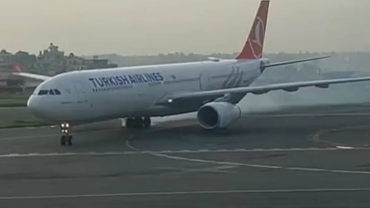 THY uçağında tahliye: İniş takımlarında duman paniği