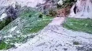 Tokat'ta Toprak Kayması Güvenlik Kamerasına Yansıdı