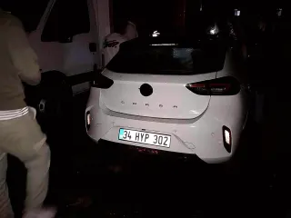 Üsküdar'da Park Halindeki Üç Araç Alevlere Teslim Oldu